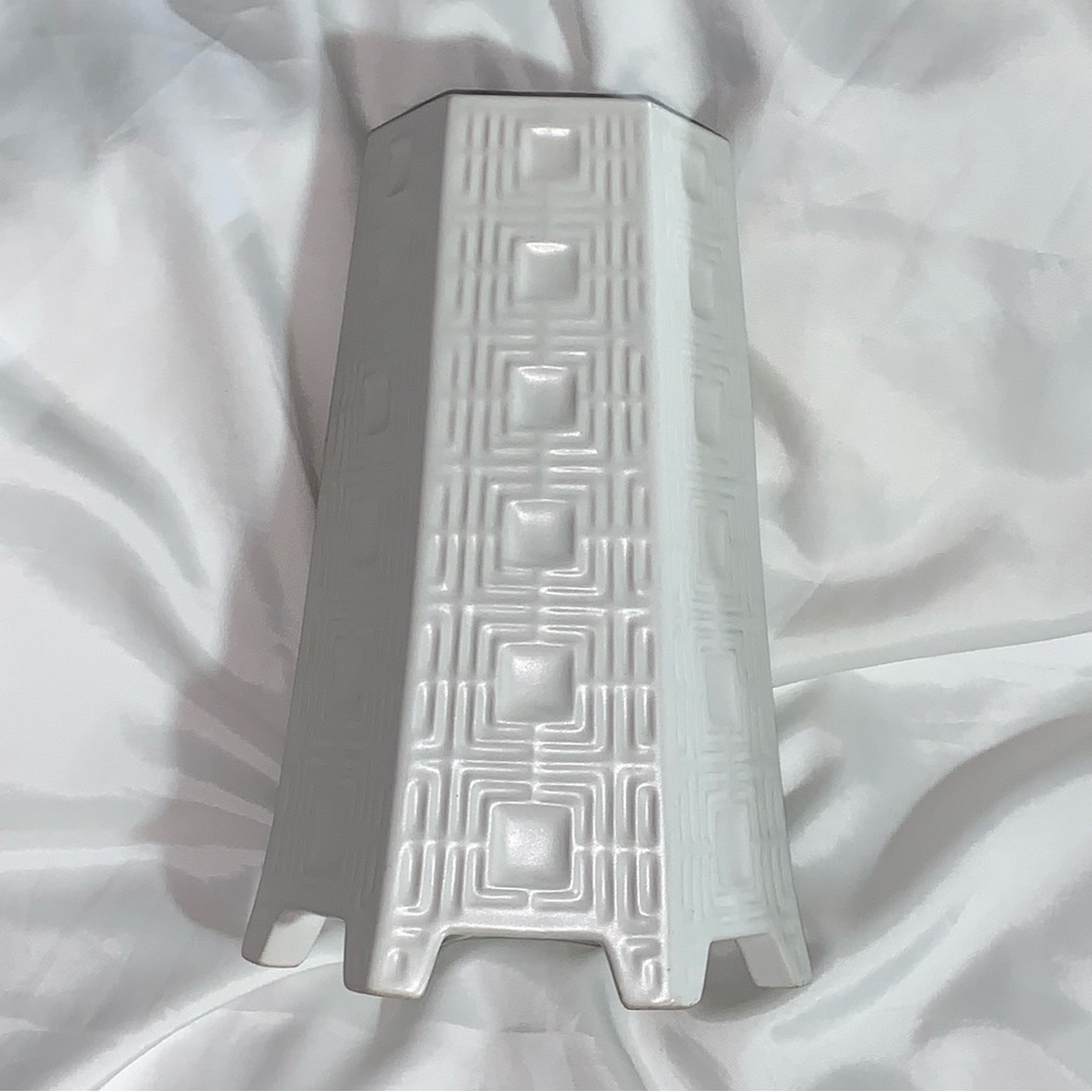 JONATHAN ADLER large/tall footed HEXAGON VASE white MCM glazed ceramic - Picture 10 of 11